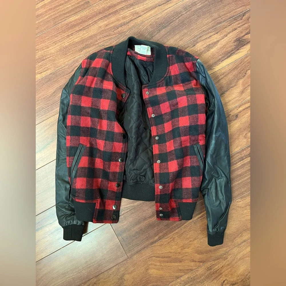 EUC Forever 21 Women’s small red black buffalo plaid bomber jacket faux leather - Picture 8 of 12